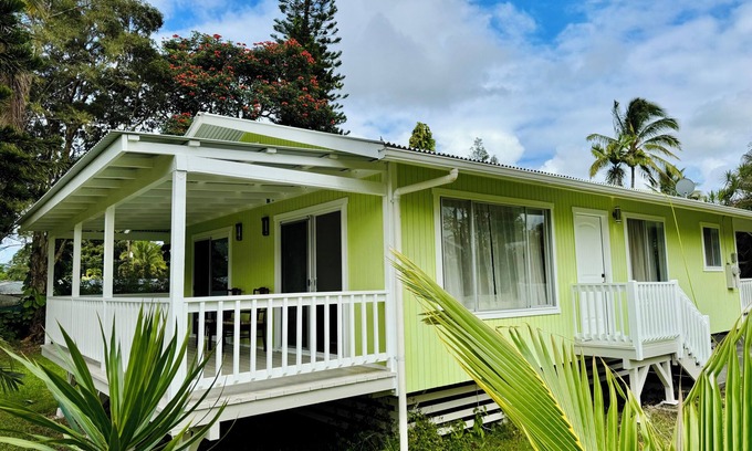 Kapoho House | Lovely 2-bedroom Hawaiiana near historic Pāhoa Town close to Black Sand Beaches