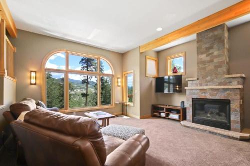 Three Peaks House | Lovely 3BR with Workspace Views Near Skiing Parks