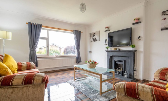 Nelson House | Lovely 4-Bed Business or Family House in Nelson