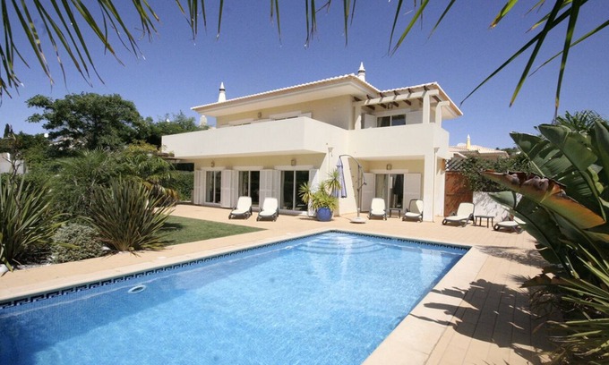 Albardeira House | Lovely 4 Bedroom Villa w/Private Pool, Close to Beach & Golf course, Wifi, A/C