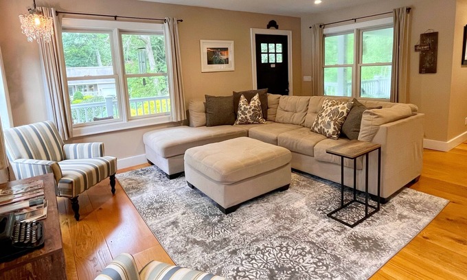 Baiting Hollow House | Lovely and Charming Home on the North Fork near Wineries and Farms!