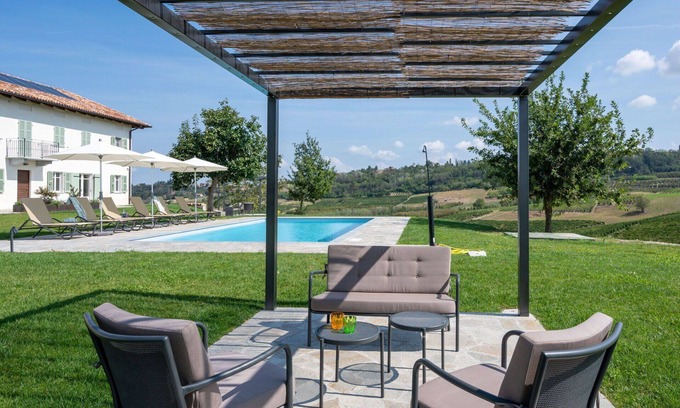 Costigliole d'Asti Villa | Lovely apartment in villa for 8 guests with A/C, WIFI, pool, TV, terrace, panoramic view and par...
