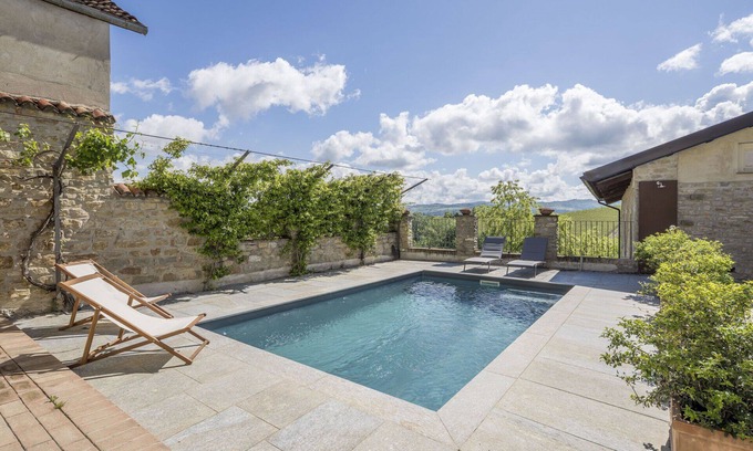 Monforte d'Alba Apartment | Lovely apartment for 4 guests with WIFI, pool, TV and balcony, close to Alba