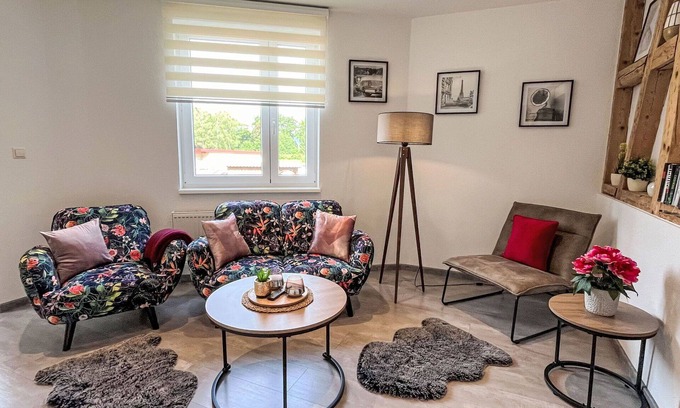 Zella-Mehlis Apartment | Lovely apartment for 4 people with WIFI, TV and pets allowed