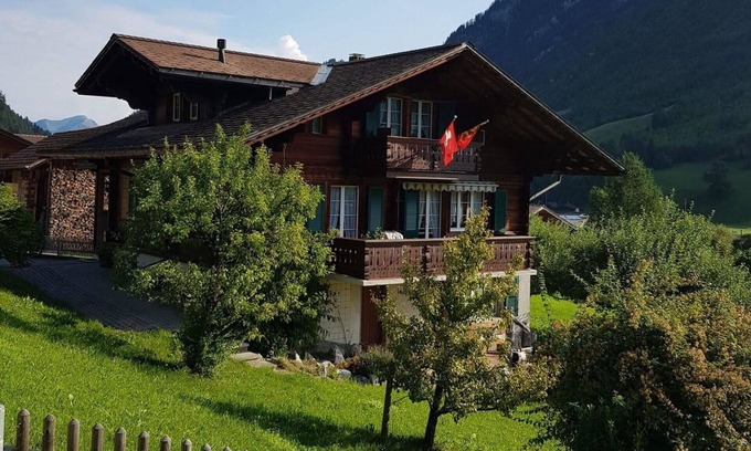 Oeschseite Apartment | Lovely apartment for 4 people with WIFI, TV and balcony