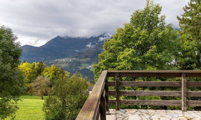 Ovaro Apartment | Lovely apartment for 6 people with WIFI, TV, balcony, pets allowed and parking