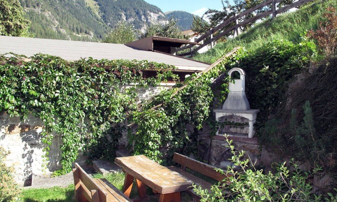 Pfunds Apartment | Lovely apartment for 8 guests with WIFI, TV, balcony and pets allowed