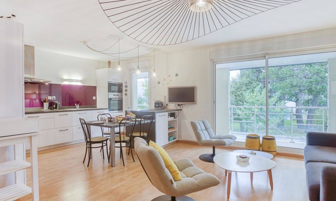 Quiberon Apartment | Lovely apartment for 4 guests with WIFI, TV and balcony