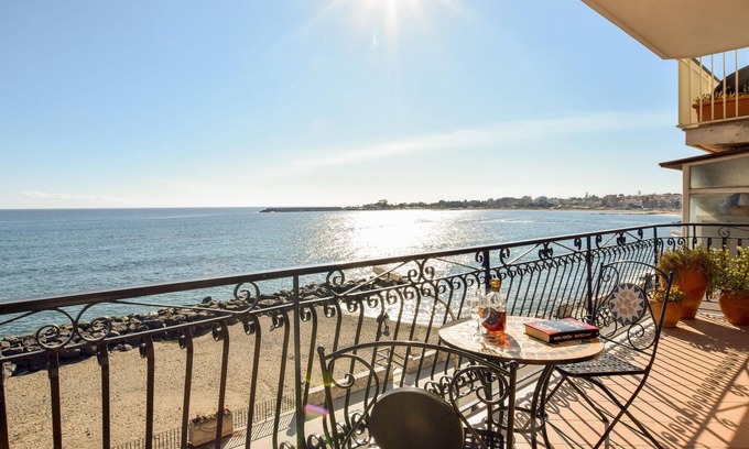Giardini Naxos Apartment | Lovely apartment in Giardini Naxos