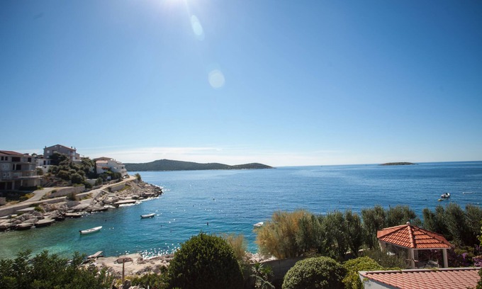 Sevid House | Lovely ❤ beachfront holiday home for 4 in Sevid