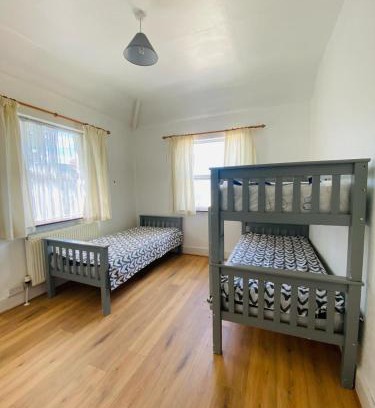 Glasnevin House | Lovely bed close to city center