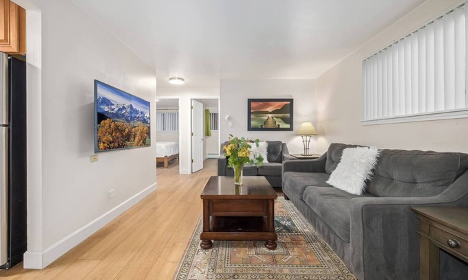 Cheesman Park Apartment | Lovely Cheesman Park apt on tree lined street