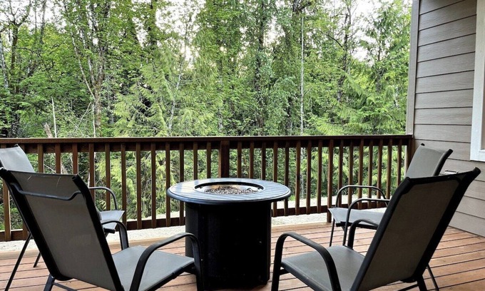 Longview Condo | Lovely Condo close to town with Forest View