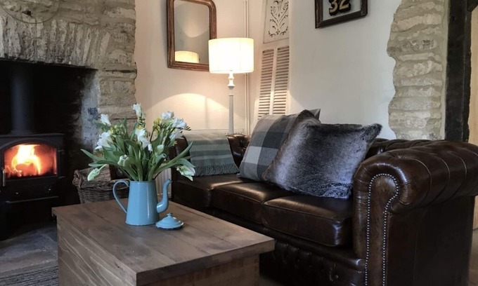 North Cerney Cottage | Lovely dog-friendly 2-bed cottage in Cotswold village with pub