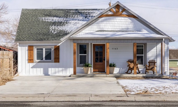 Cody Cottage | Lovely DOWNTOWN CODY: Salsbury Corner Cottage