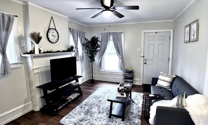 Old Irving Park House | Lovely Hidden Gem Near Downtown & Hospital