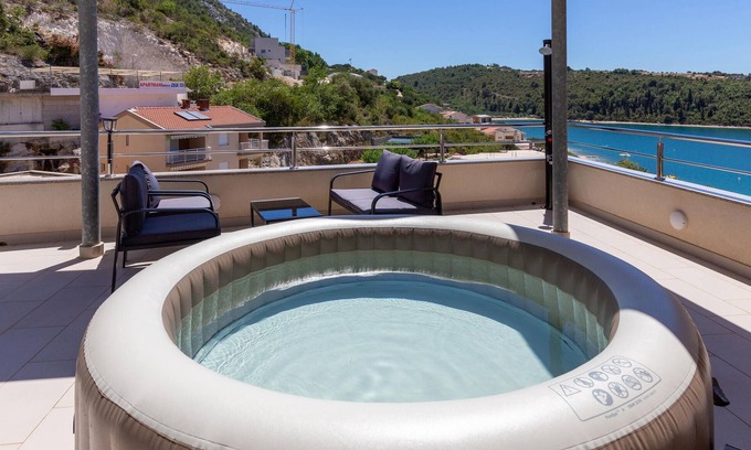 Duba House | Lovely home in Duba with WiFi