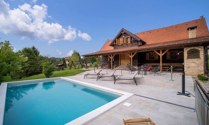 Gornji Trpuci House | Lovely home in Gornji Trpuci with WiFi