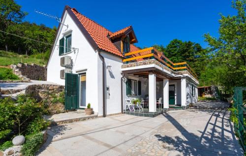Senj House | Lovely Home In Gornji Lopci With Wifi