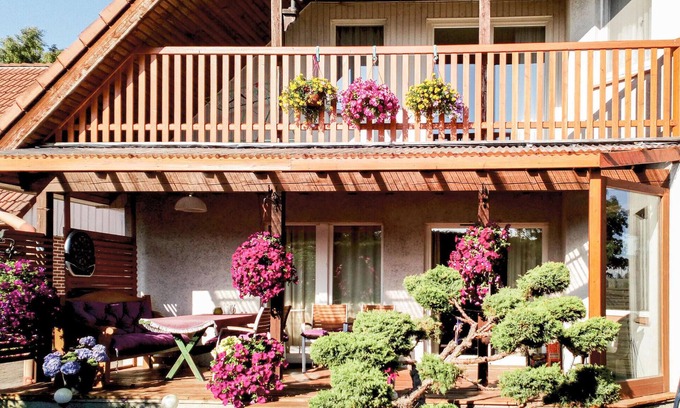 Kolobrzeg House | Lovely home in Kolobrzeg with kitchen