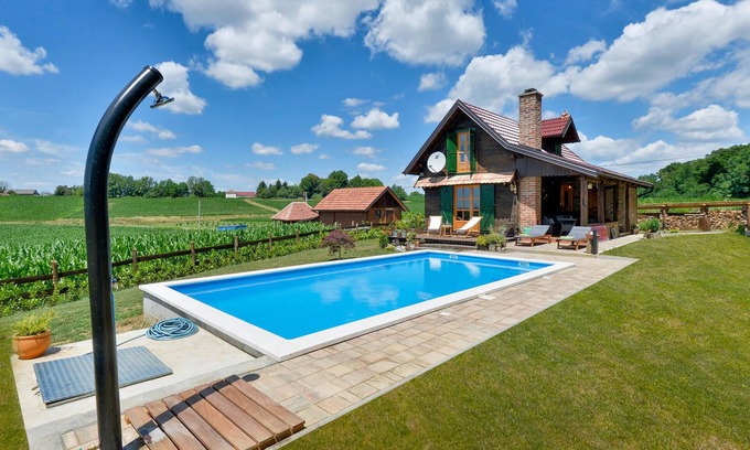 Kapela House | Lovely home in Starcevljani