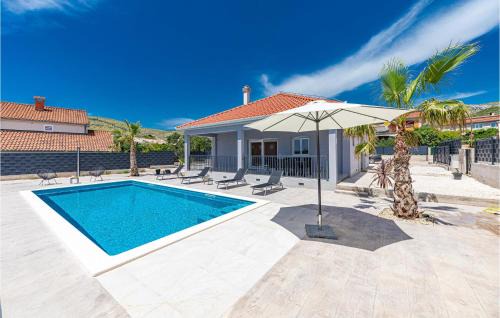 Plano House | Lovely Home In Trogir With Kitchen