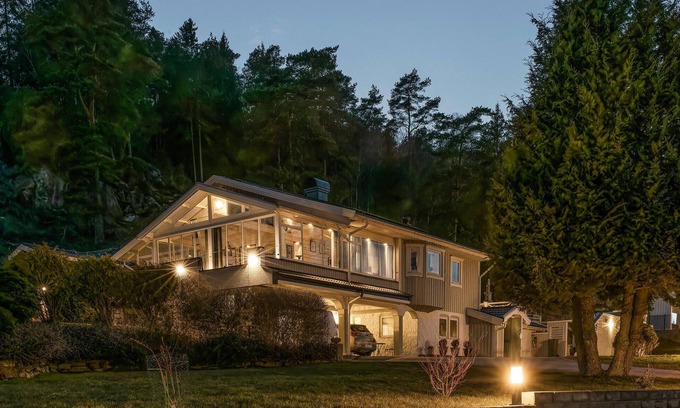 Uddevalla Municipality House | Lovely home in Uddevalla with kitchen