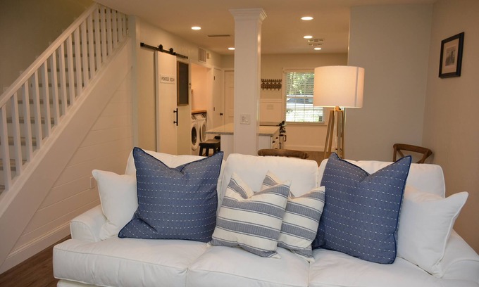 Haile Plantation House | Lovely Renovated Townhouse Adjacent Haile Village King Bed Stocked Kitchen 2BR