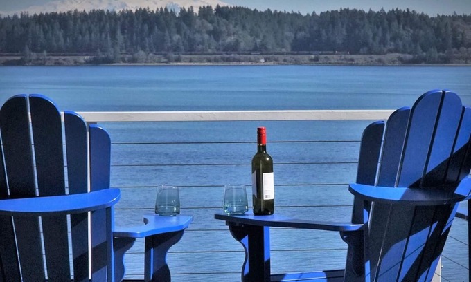 Anderson Island House | Lovely Seaside Escape! Private Beach!