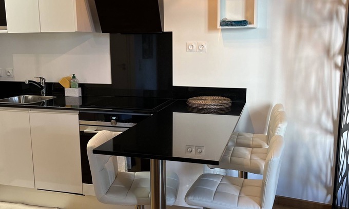 La Garenne-Colombes Apartment | Lovely studio 5 minutes to Paris-La-Defense