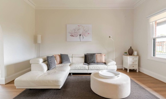 Nailsworth House | Lovely Villa on the Border of Prospect