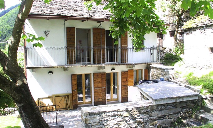 Lavertezzo House | Lovingly renovated Ticino house with sunbathing lawn on a sunny hillside location