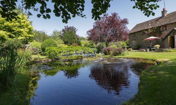 Aymestrey Cottage | LOWER COURT BYRE, family friendly, with open fire in Lingen