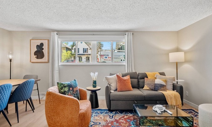 Inglewood House | Lower Level Gem! 2 King Beds, Dining, Wifi,