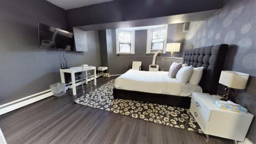 Bay Village Apartment | Lower Level Studios In Hip Bay Village