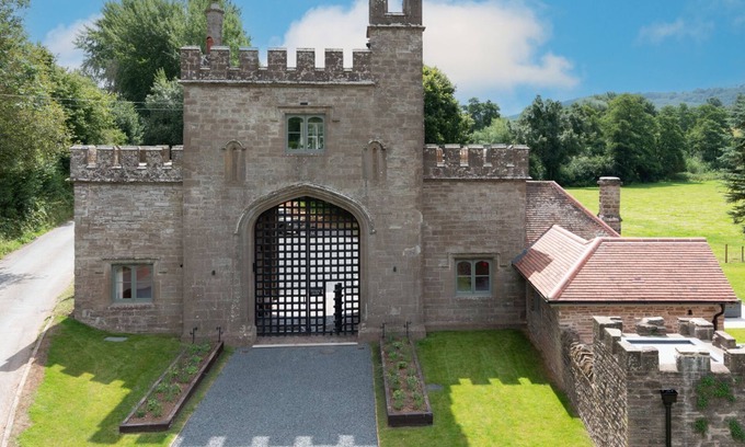 Kentchurch Cottage | Lower Lodge Gatehouse at Kentchurch - Pet Friendly