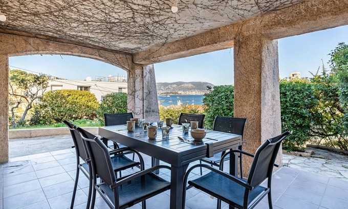 Saint-Mandrier-sur-Mer Apartment | Lower villa refurbished, air conditioning and terrace with sea view