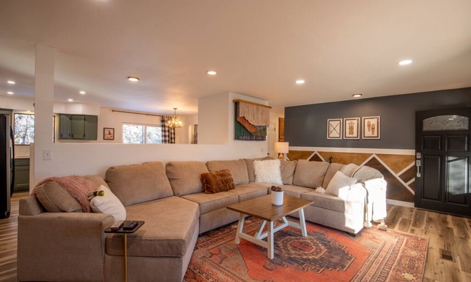 Durango West House | Luck Lodge: Spacious 5br 10m from Main Street with Hot Tub