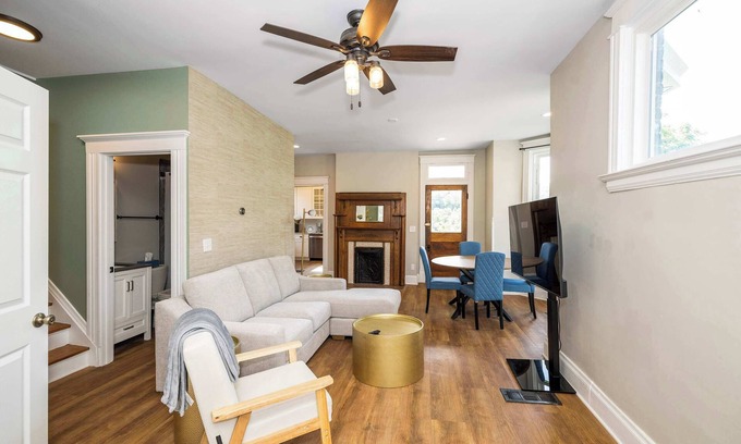 Ludlow House | Ludlow Lodge w/City Views