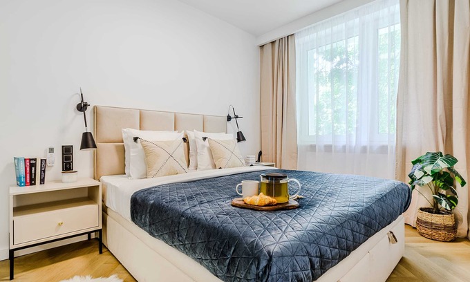 Srodmiescie Południowe Apartment | Lumina 4-room apart near Pałac Kultury