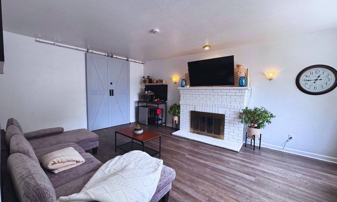 Castro Valley House | Luna's Hosted Retreat - Private Family & Pet Friendly 2BR Suite