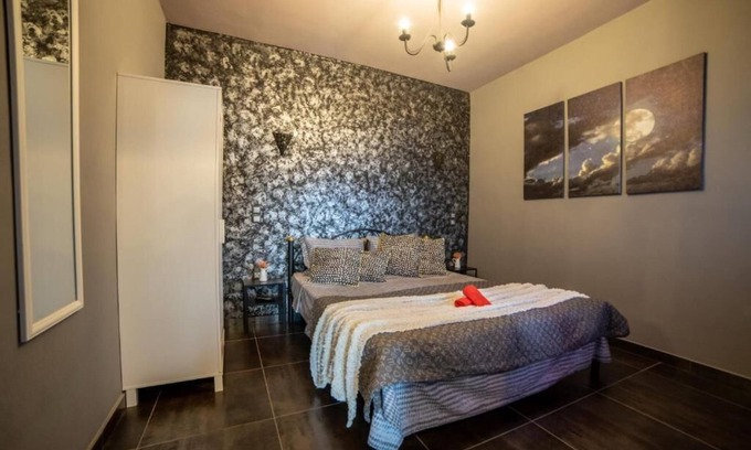 Kalambaka Apartment | Lunar Meteorites Sleeps 2