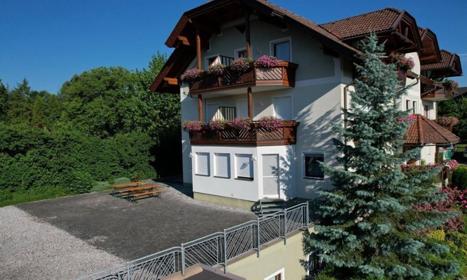 Drobollach am Faakersee Bed & Breakfast | Lupinienweg - Fewo Nr.5 - Ferienwohnungen Petschnig