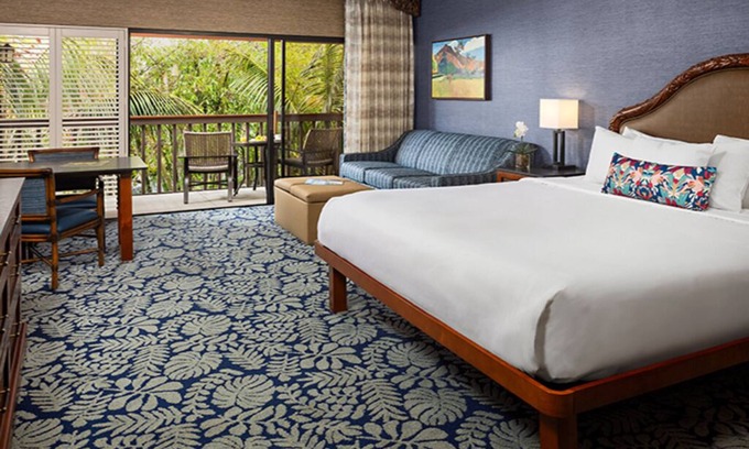 Crown Point Hotel | Lush Garden Suite | Tranquil Escape at Catamaran Hotel