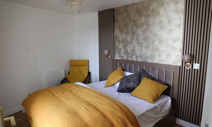 Le Bourget Apartment | Lux Gold White - 15 Min To Paris & CDG