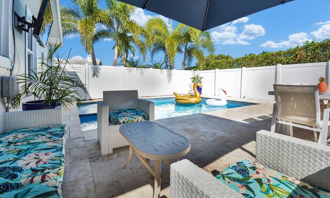 Deerfield Beach House | LUX heated pool home 5 min to the Beach!n