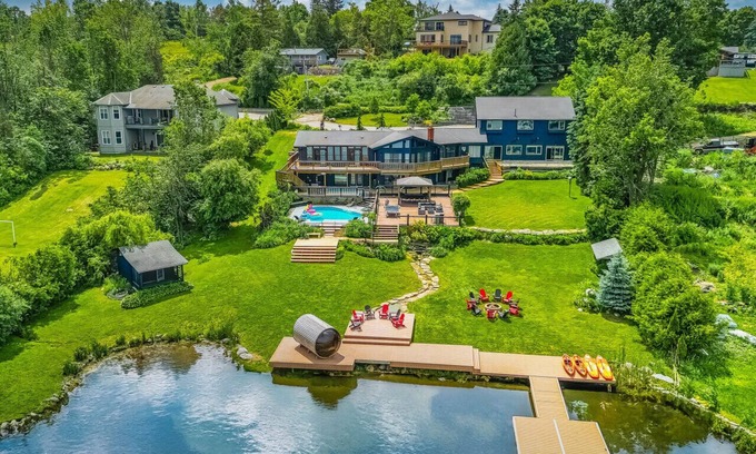 Selwyn Apartment | Lux Lakeside |Slps20| Pool+GolfSim+HotTub+Karaoke+Gym+Sauna