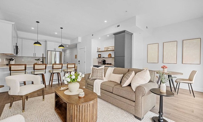 Central Business District Apartment | Lux Modern Downtown Apartment