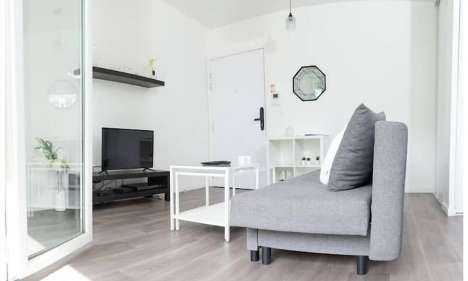 Le Bourget Apartment | Luxe CDG, free parking, opposite the exhibition center and Le Bourget airport