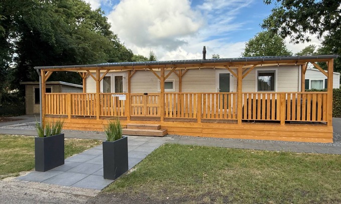 Sevenum House | Luxe chalet op 5-sterren camping met ruime veranda